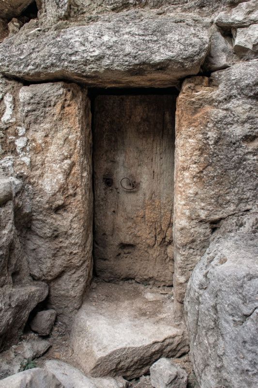 Door, Small. Stone 3